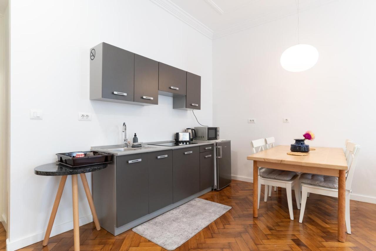 Mimi Carera Apartment & Room Rovinj Bagian luar foto
