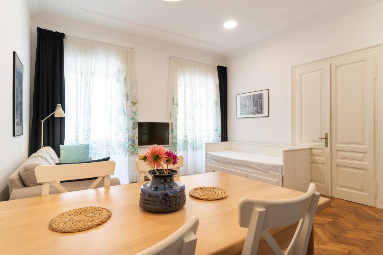Mimi Carera Apartment & Room Rovinj Bagian luar foto